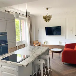 https://le-petit-versailles-t2-au-centre-ville.hotels-rhonealpes.com